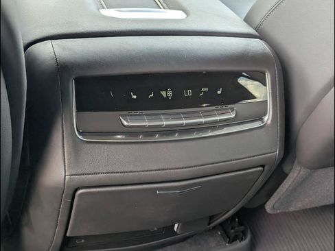 Used 2025 Cadillac Escalade Premium Luxury AWD/4WD image 21