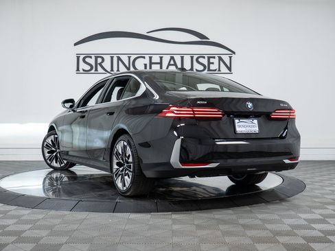Used 2026 BMW 530i xDrive w/ Premium Package AWD/4WD image 28