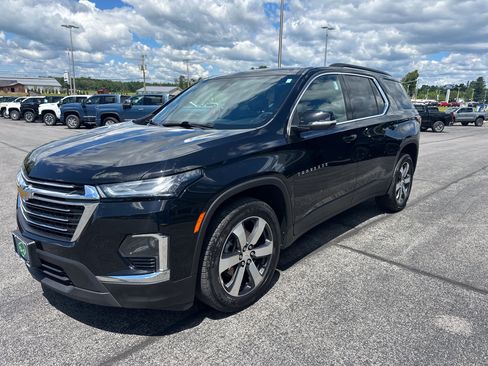 Certified 2023 Chevrolet Traverse LT w/ LT Premium Package AWD/4WD image 3