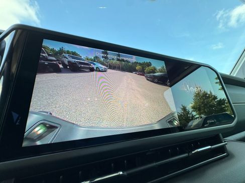 New 2025 Jeep Gladiator Sport image 17