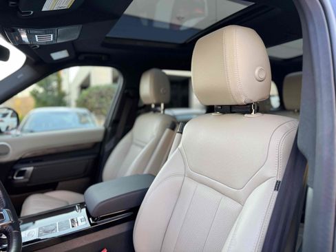 Used 2019 Land Rover Discovery HSE image 4