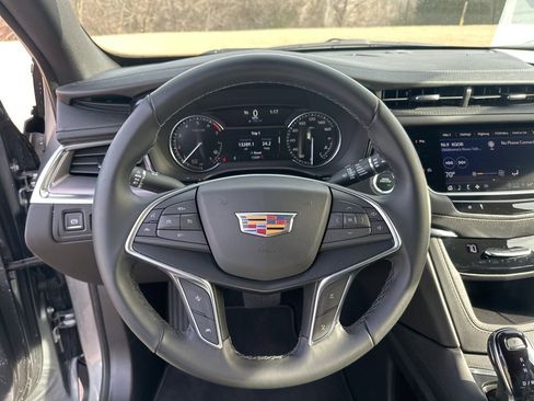 Used 2025 Cadillac XT5 Luxury image 18