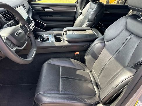 Used 2024 Jeep Wagoneer Series II w/ Flexible Seating Group RWD image 9