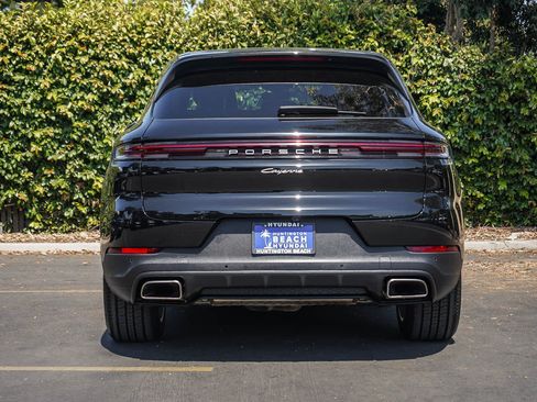 Used 2024 Porsche Cayenne AWD/4WD image 5