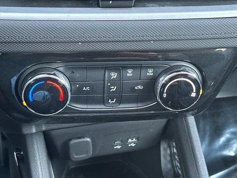 Used 2025 Chevrolet TrailBlazer LT AWD/4WD image 25