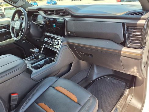 Used 2024 GMC Sierra 1500 AT4 w/ Technology Package AWD/4WD image 12