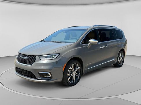 Used 2022 Chrysler Pacifica Pinnacle AWD/4WD image 7