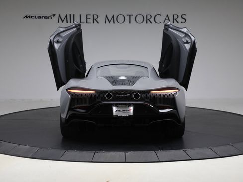 Used 2023 McLaren Artura image 17