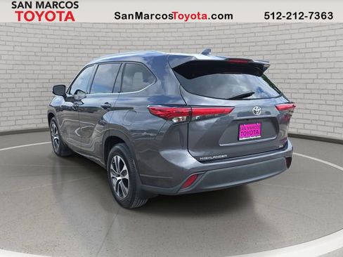 Used 2021 Toyota Highlander XLE FWD image 8