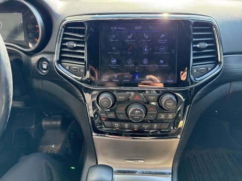 Used 2019 Jeep Grand Cherokee Altitude image 16