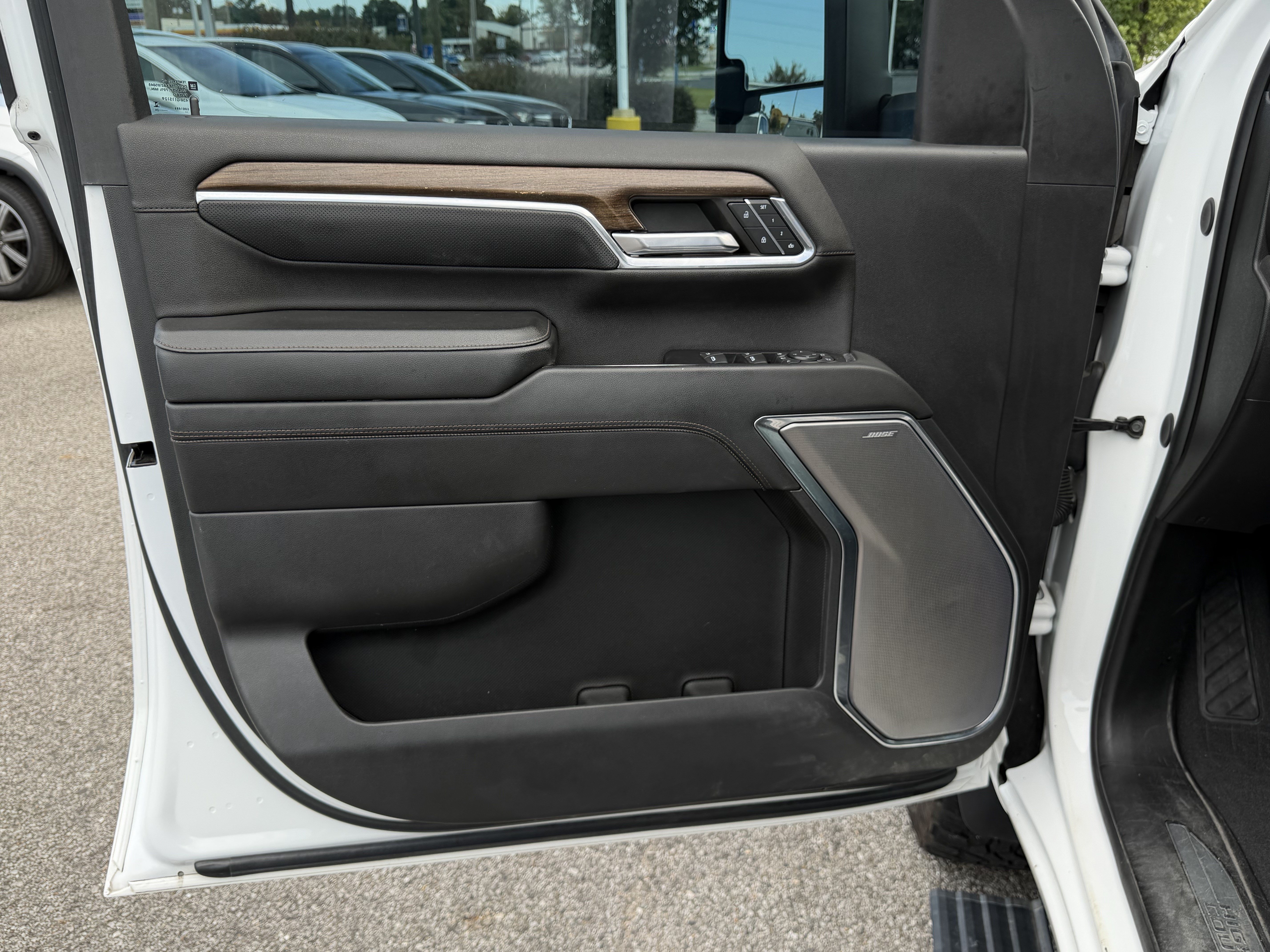 Used 2024 Chevrolet Silverado 2500 High Country w/ High Country Premium Package AWD/4WD image 14