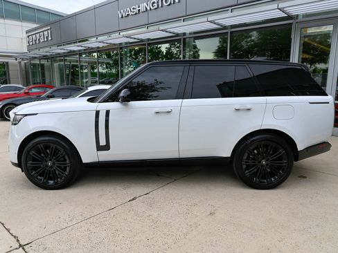 Used 2025 Land Rover Range Rover SE AWD/4WD image 8
