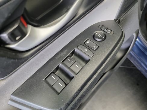 Used 2018 Honda CR-V LX image 14