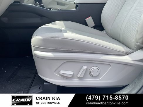 New 2025 Kia Sorento S image 24