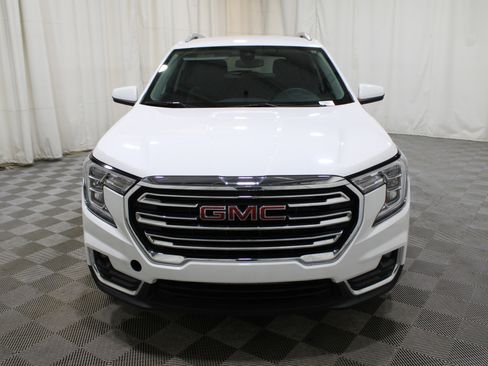 Used 2024 GMC Terrain SLT image 36