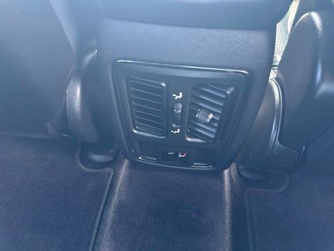 Used 2018 Jeep Grand Cherokee Laredo RWD image 24