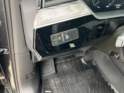 Certified 2023 Audi e-tron Premium Plus AWD/4WD image 21