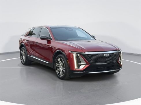 Certified 2024 Cadillac Lyriq Luxury image 1