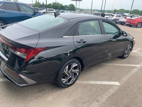 Certified 2024 Hyundai Elantra Limited FWD image 5
