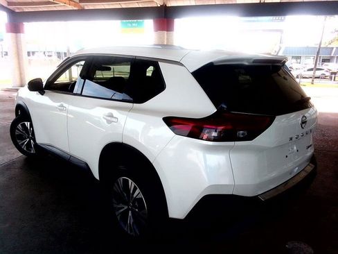 Used 2021 Nissan Rogue SV w/ Premium Package image 4