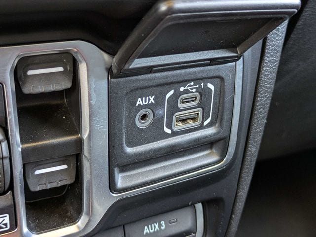 Used 2024 Jeep Wrangler Unlimited Rubicon AWD/4WD image 19