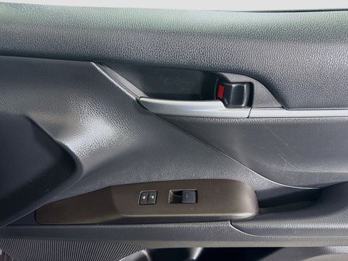 Used 2024 Toyota Camry SE image 30