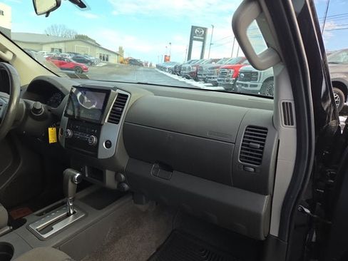 Used 2012 Nissan Frontier SV image 13