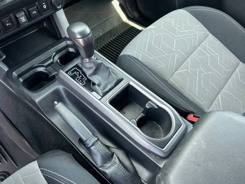 Used 2022 Toyota Tacoma TRD Off-Road w/ Technology Package AWD/4WD image 26