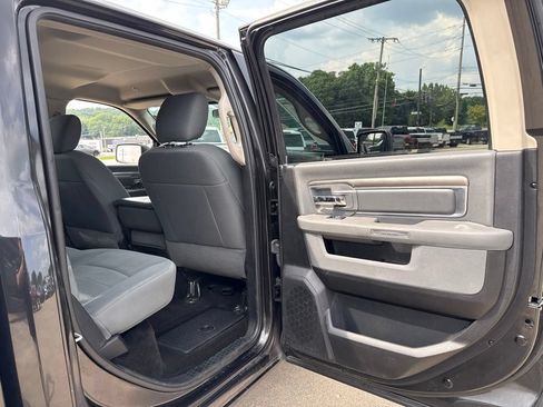 Used 2017 RAM 1500 Classic SLT AWD/4WD image 41