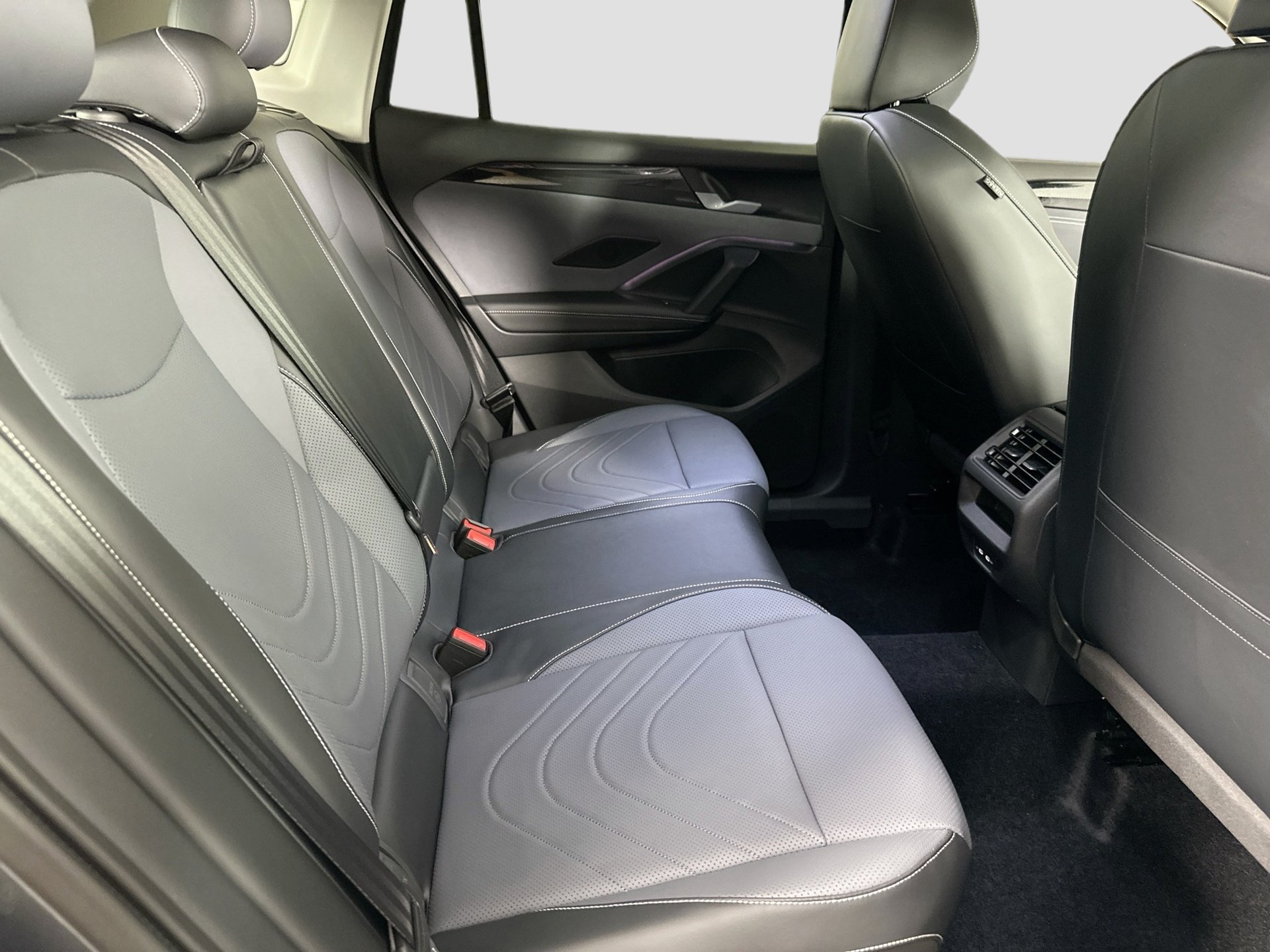 Certified 2026 Volkswagen Tiguan SE AWD/4WD image 25