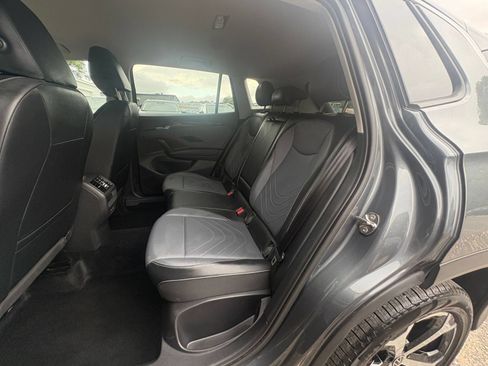 Used 2026 Volkswagen Tiguan SE AWD/4WD image 19