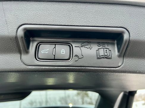 Used 2022 Ford Explorer XLT w/ Equipment Group 202A image 42