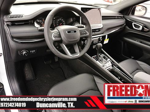 New 2026 Jeep Compass Latitude image 10