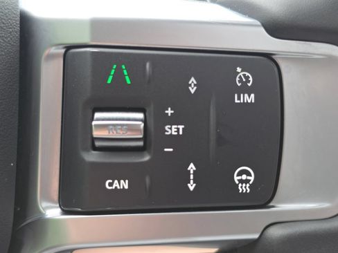 Certified 2025 Land Rover Discovery Dynamic SE AWD/4WD image 23