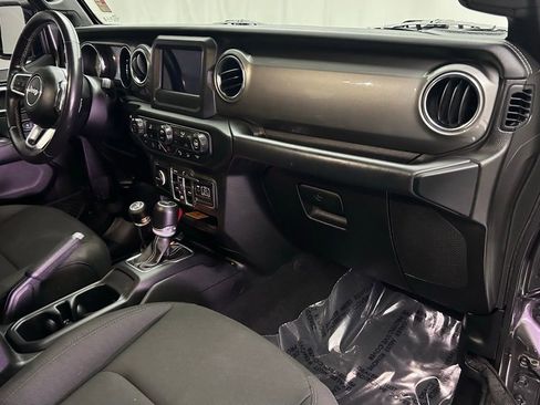 Used 2019 Jeep Wrangler Unlimited Sahara w/ Safety Group image 20