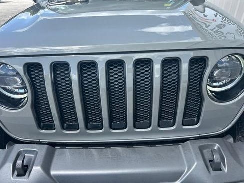 Used 2023 Jeep Wrangler Unlimited Sahara AWD/4WD image 36