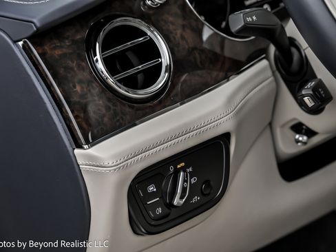 Used 2022 Bentley Bentayga image 35