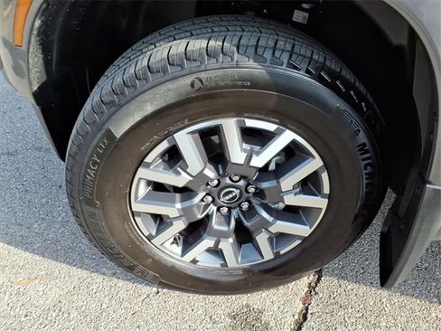 Certified 2024 Nissan Frontier SL image 22