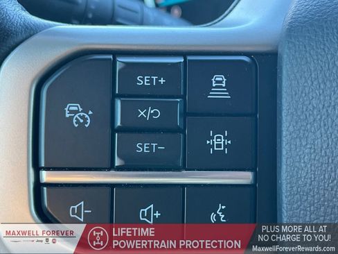 Used 2024 Ford Expedition XLT image 11