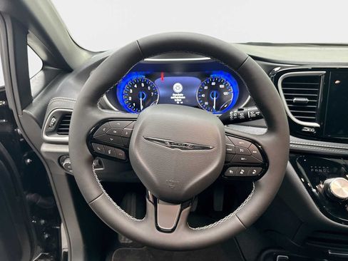 New 2026 Chrysler Pacifica Select w/ S Appearance Package FWD image 11