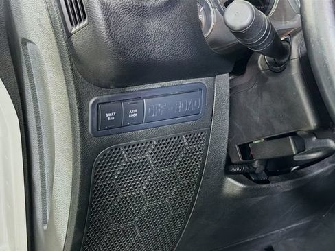 Used 2015 Jeep Wrangler Unlimited Rubicon w/ Connectivity Group AWD/4WD image 10