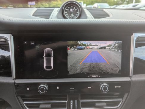 Used 2023 Porsche Macan image 22