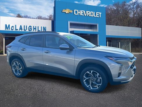 Certified 2025 Chevrolet Trax LT image 4