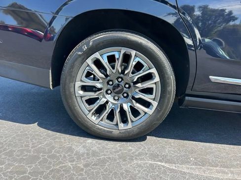 Used 2023 GMC Yukon Denali Ultimate AWD/4WD image 7