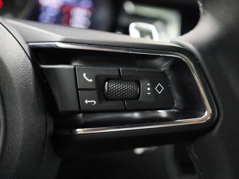 Certified 2025 Porsche Macan image 28