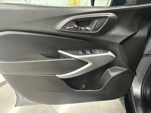 Used 2024 Chevrolet Trax RS FWD image 18