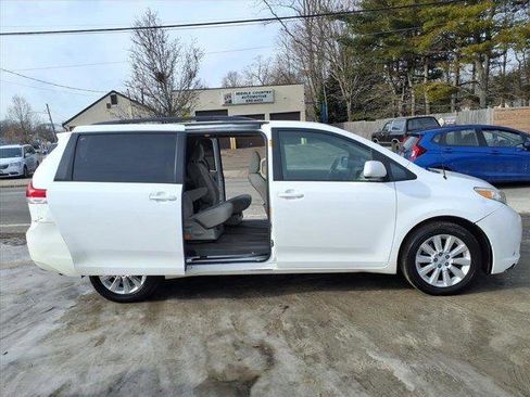 Used 2013 Toyota Sienna LE w/ Towing Pkg image 36
