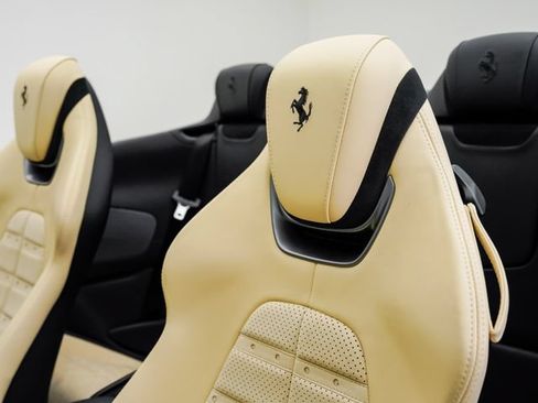 Used 2026 Ferrari Roma Spider RWD image 13