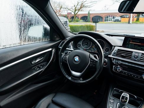 Used 2017 BMW 340i xDrive Sedan image 10