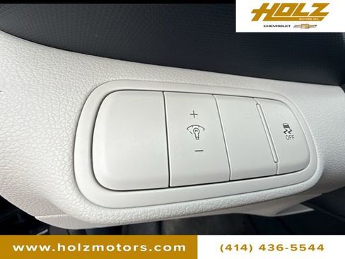 Used 2025 Hyundai Venue Limited image 18